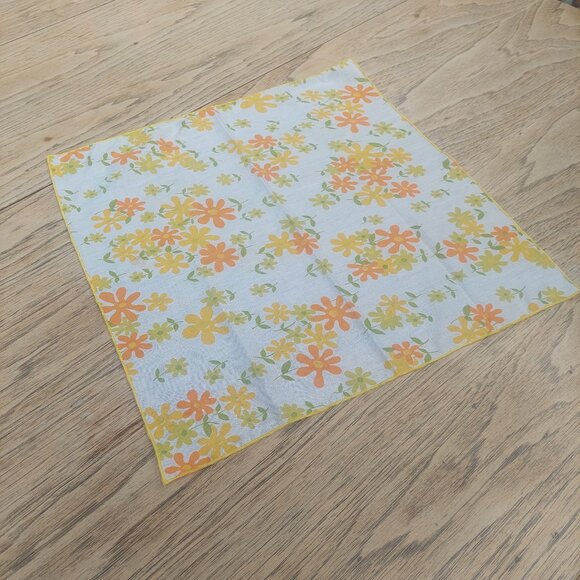 FREE WITH PURCHASE Vintage retro floral fabric square mat - Picture 1 of 6